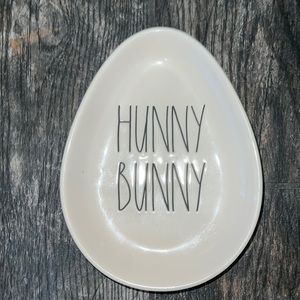RAE DUNN HUNNY BUNNY Plate